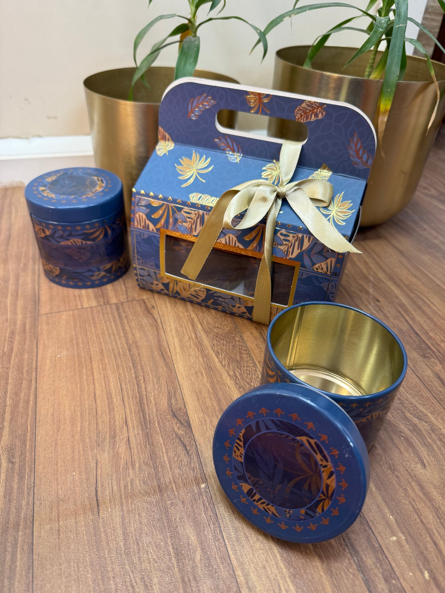 Gift Set of 2 Containers and Box