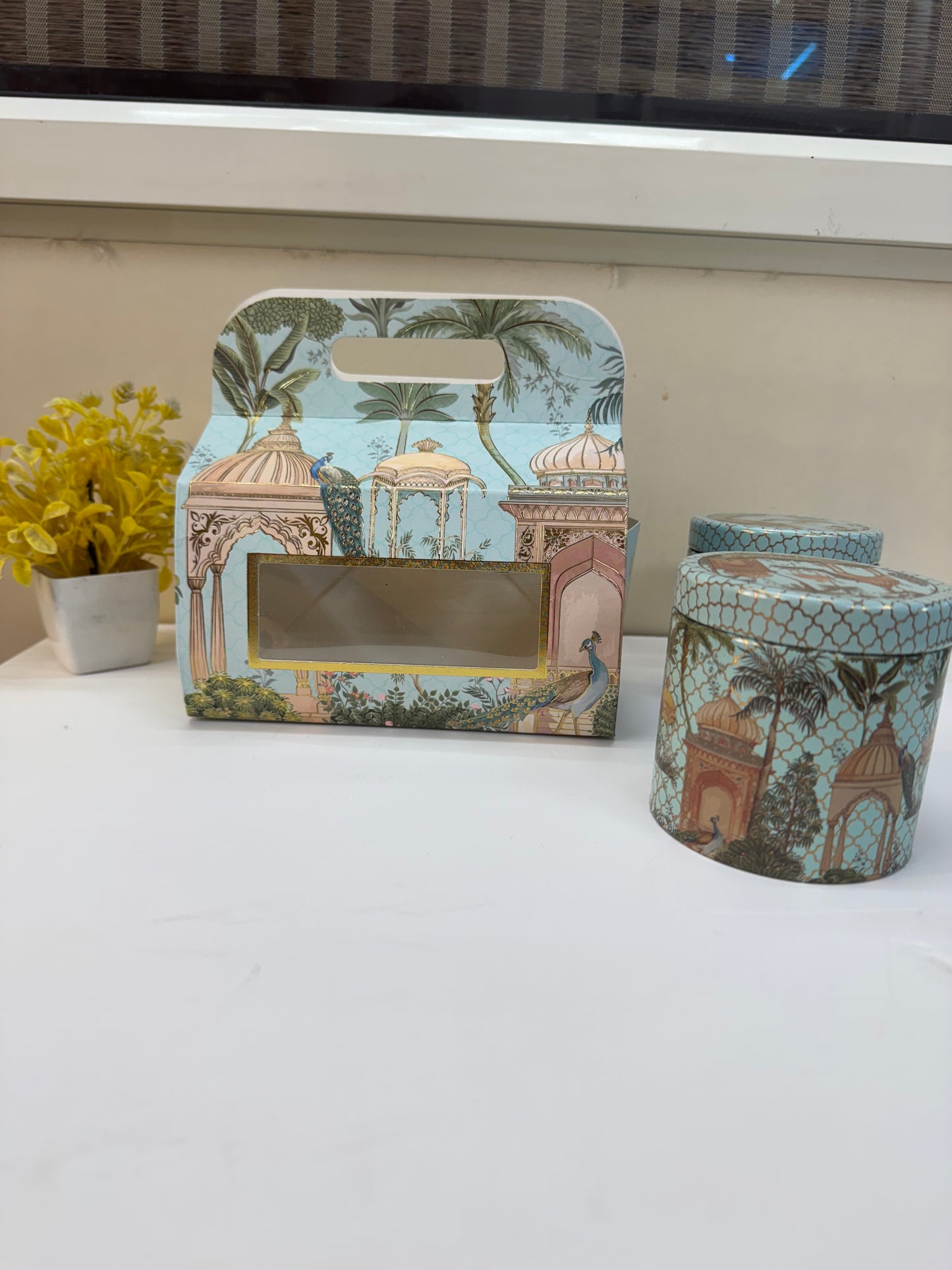 Gift Set of 2 Containers and Box