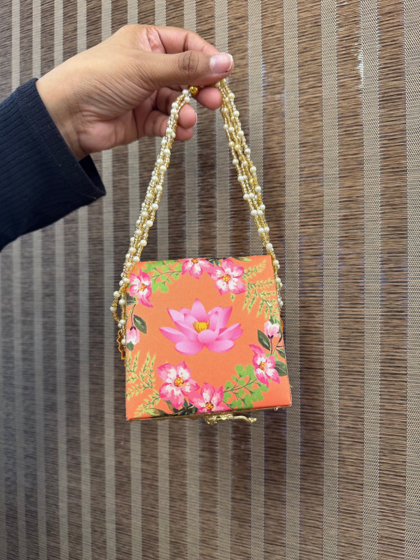 Flower Trunk with Pearl String Box