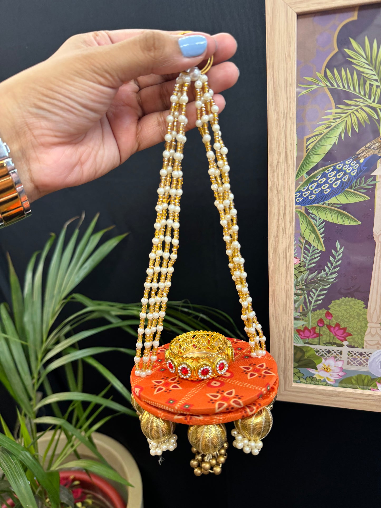 Diya latkan