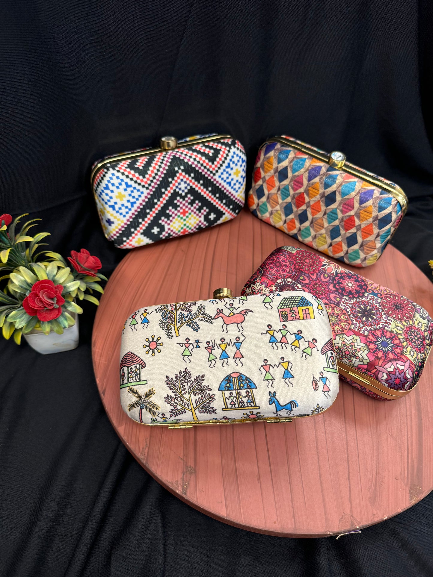 Mosaic clutches