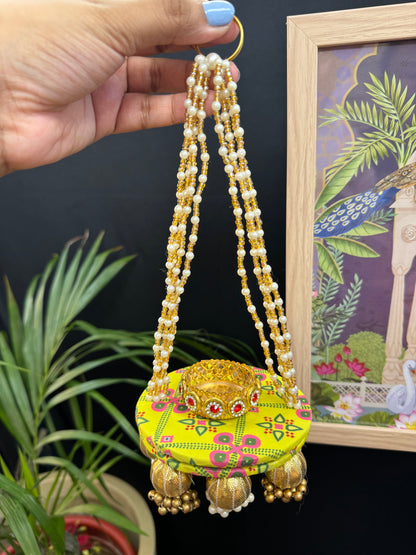Diya latkan