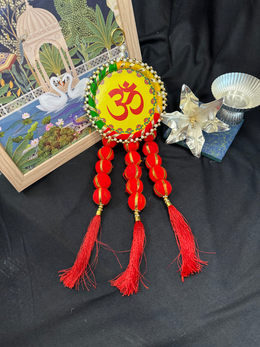 Om Hanging