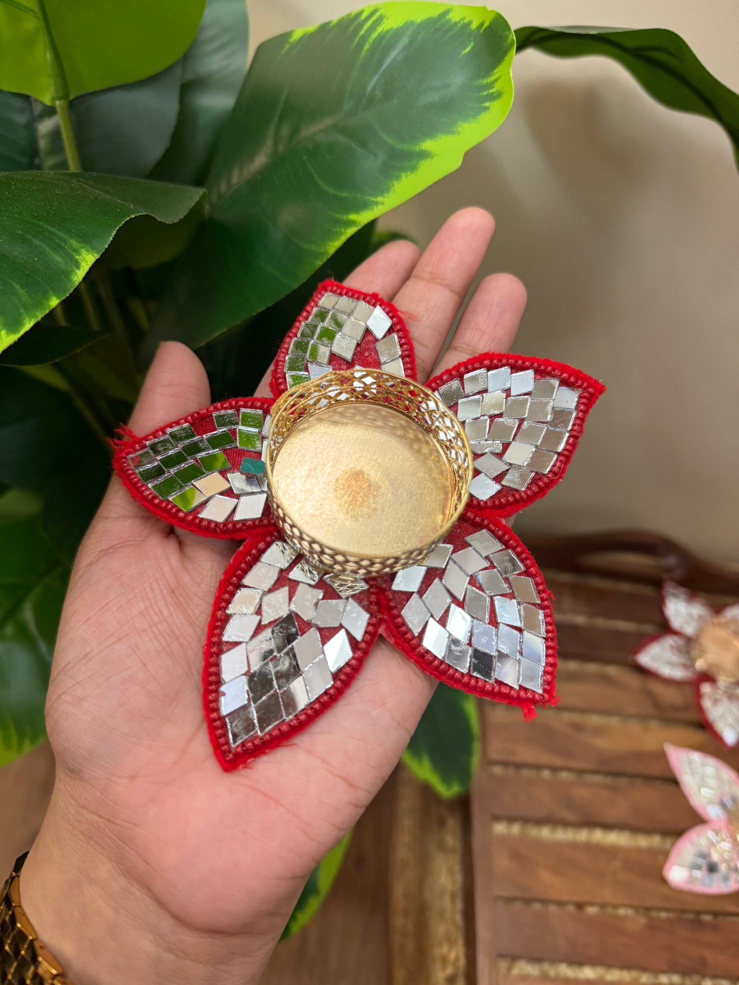 Mirror Leaf Flower Tealight
