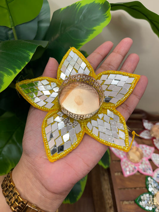 Mirror Leaf Flower Tealight