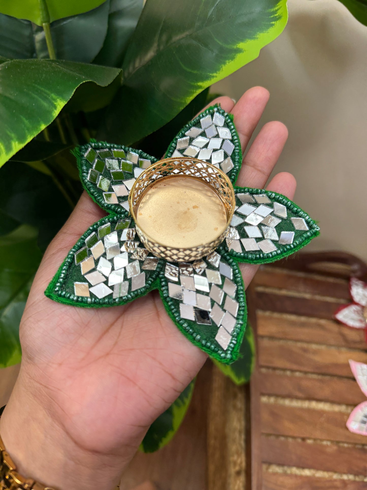 Mirror Leaf Flower Tealight