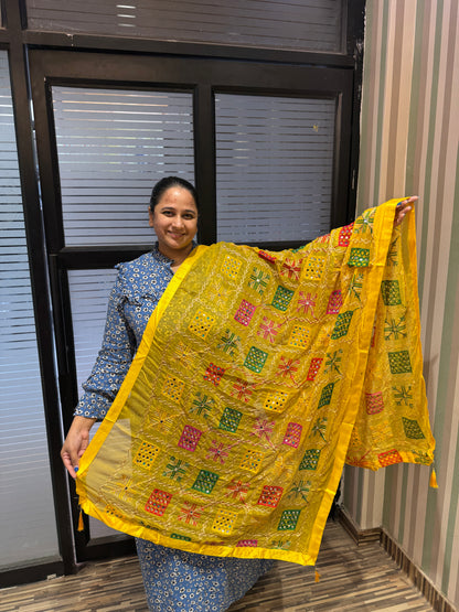 Bandhani Dupatta with Mirrors