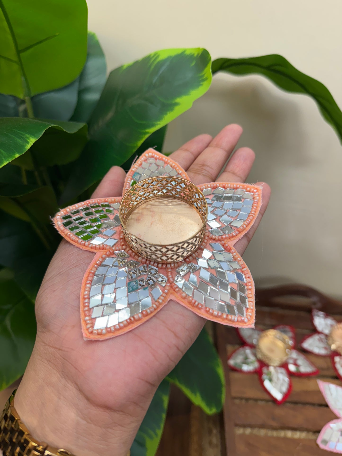 Mirror Leaf Flower Tealight